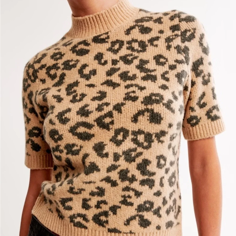 Abercrombie & Fitch Leopard Print Short Sleeve Sweater - Picture 2 of 10